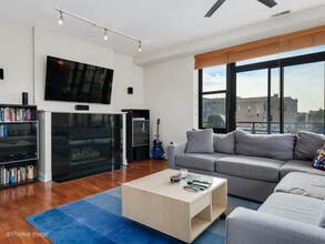 1260 W Washington Blvd, Unit 308 in Chicago, IL - Foto de edificio - Building Photo