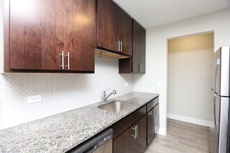 533 W Surf St in Chicago, IL - Building Photo - Building Photo