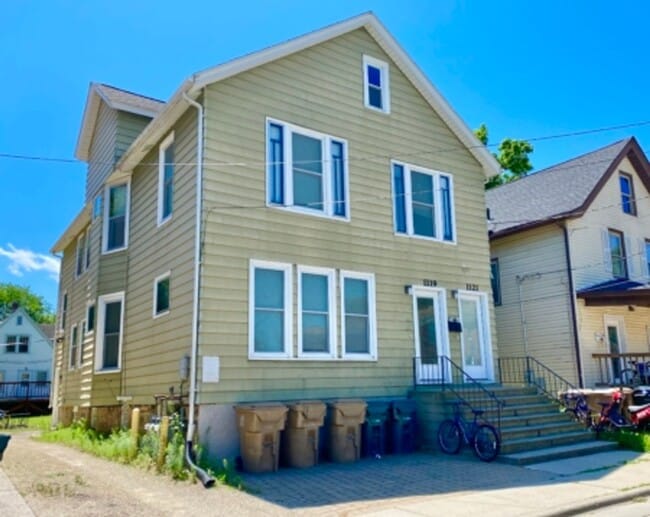 property at 1119-1121 Bowen Ct