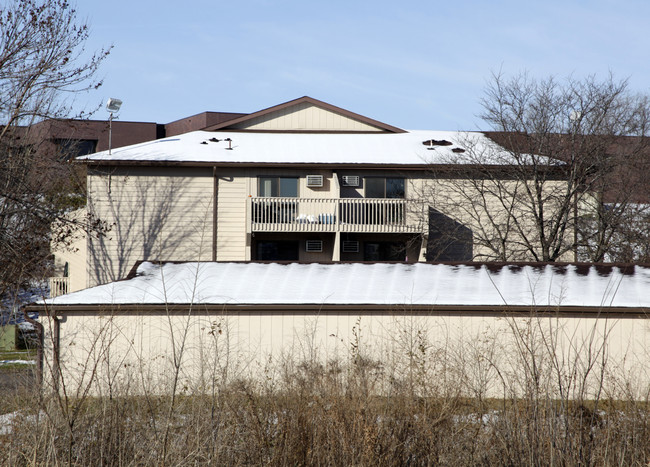 570 Whispering Ln in Hastings, MN - Foto de edificio - Building Photo