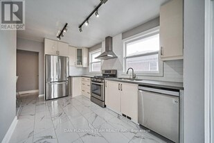 181 Waverly St S in Oshawa, ON - Building Photo