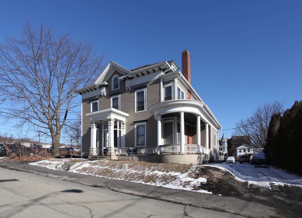 102 Prospect St in Waterbury, CT - Building Photo