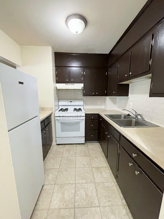 580 Bridge St, Unit 6 in Weymouth, MA - Foto de edificio - Building Photo