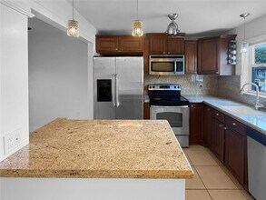 811 W Oakland Park Blvd in Wilton Manors, FL - Building Photo - Building Photo