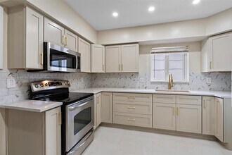 1221 NW 34th Ave in Miami, FL - Building Photo - Building Photo