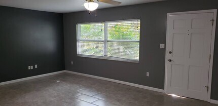 2302 Hutchinson Ave in Leesburg, FL - Building Photo - Building Photo