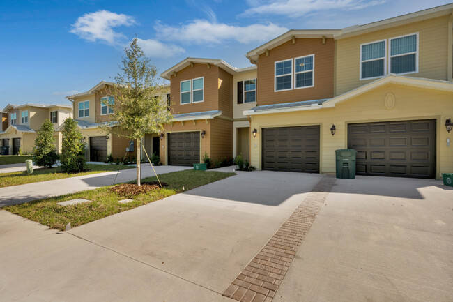 Cape Morris Cove Apartments & Townhomes in Daytona Beach, FL - Building Photo - Building Photo