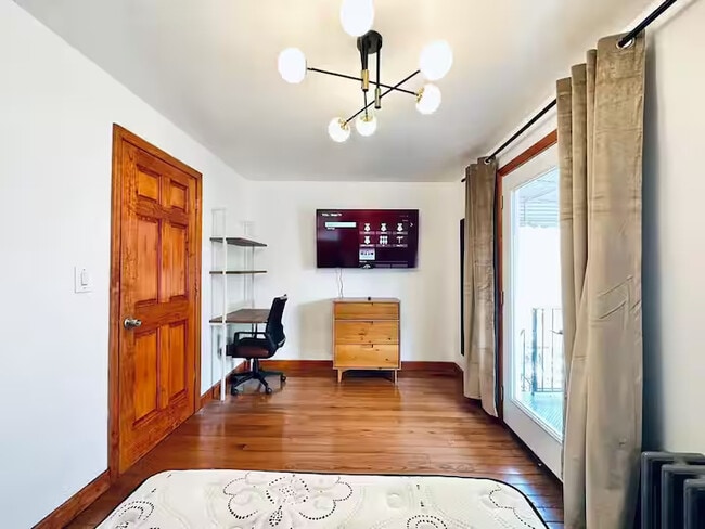 Furnished room/NOT APARTMENT in Queens, NY - Building Photo - Building Photo