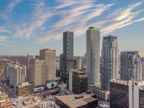 2221 Yonge Condos in Toronto, ON - Building Photo - Building Photo