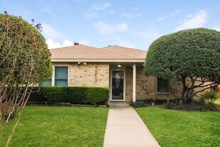 7212 Elderberry Ln in Dallas, TX - Building Photo