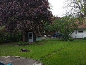 1315 College St in Cedar Falls, IA - Building Photo - Building Photo