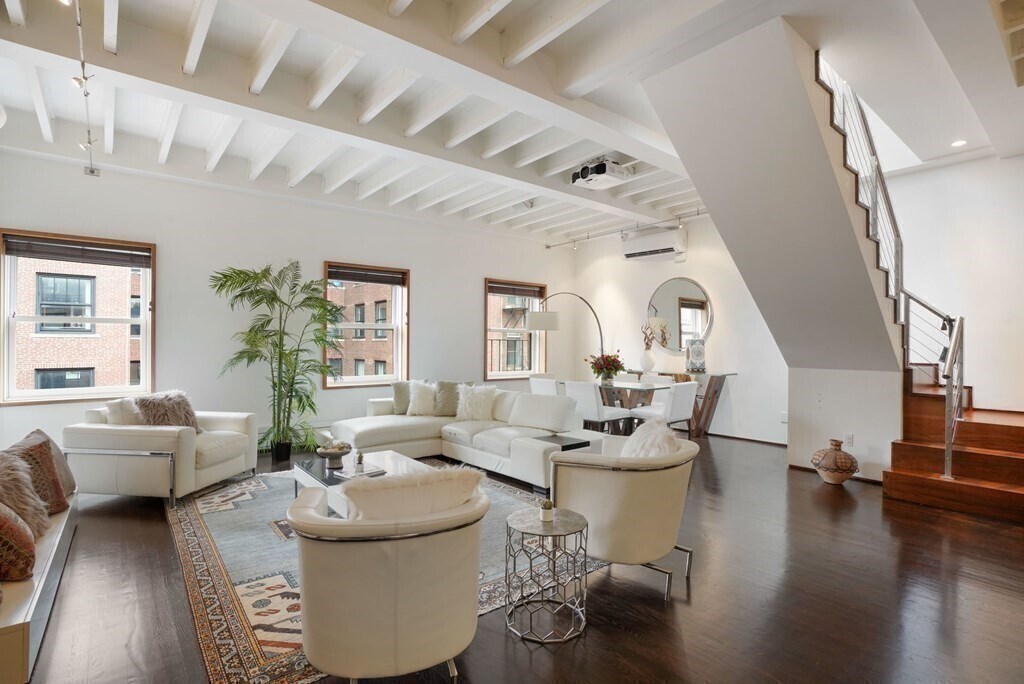 132 Commonwealth Ave in Boston, MA - Building Photo