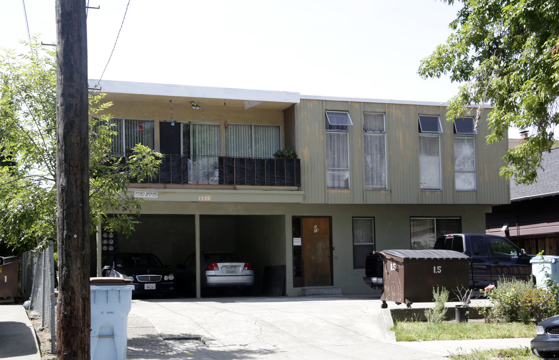 1520 Woolsey St in Berkeley, CA - Building Photo