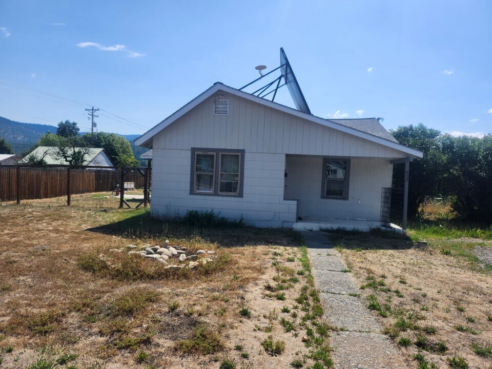 807 Wisconsin Ave in Libby, MT - Building Photo