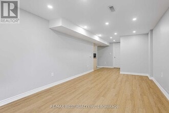 31 Clair Rd in Toronto, ON - Building Photo - Building Photo