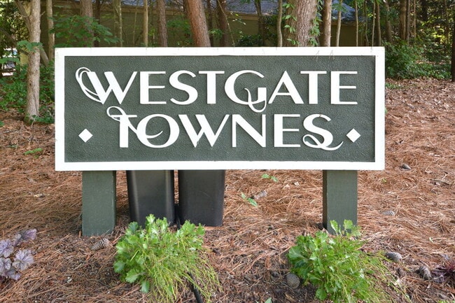 104 Gatehouse Ln in Durham, NC - Foto de edificio - Building Photo