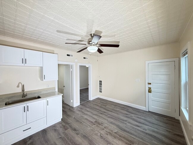 227 White St in Lowell, MA - Foto de edificio - Building Photo