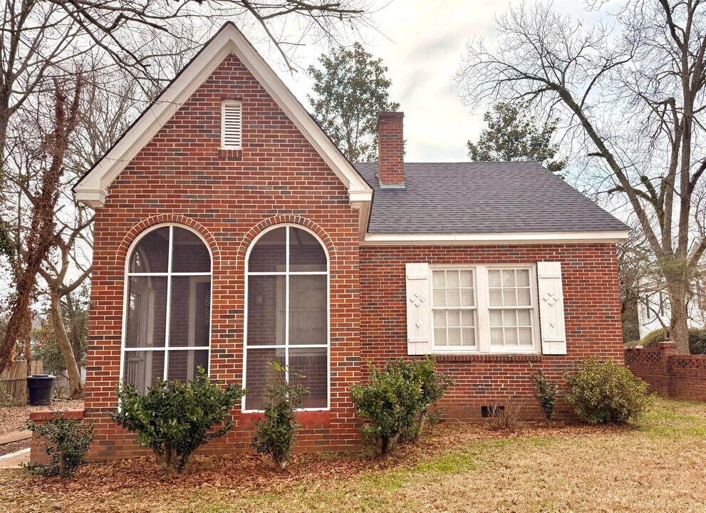 811 4th Ave in Opelika, AL - Building Photo