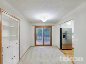 6928 45th Pl N in Minneapolis, MN - Foto de edificio - Building Photo