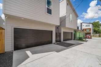 207 E 38th St in Houston, TX - Building Photo - Building Photo