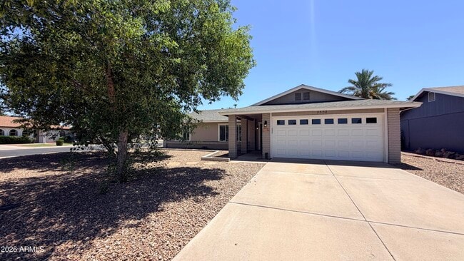 property at 2303 S Cottonwood Dr