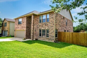 6806 Elmwood Crest in Live Oak, TX - Building Photo - Building Photo