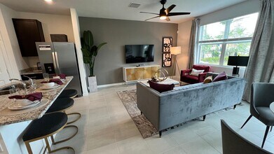 475 Salisbury Cir in Fort Pierce, FL - Building Photo - Building Photo
