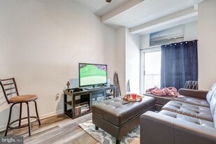 323 Green St, Unit B