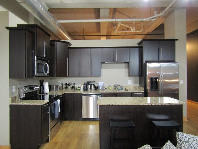 239 E Chicago St-Unit -410 in Milwaukee, WI - Building Photo - Building Photo