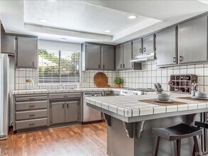 2372 Lawton Ave in San Luis Obispo, CA - Building Photo - Building Photo