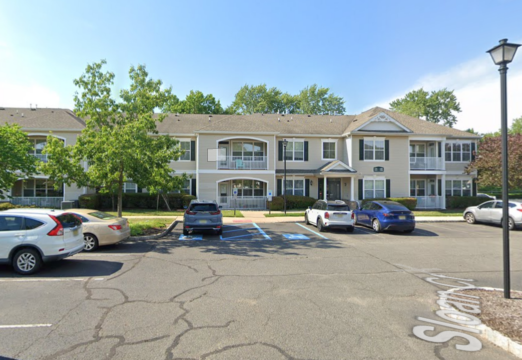 115 Sloan Ct in Matawan, NJ - Foto de edificio