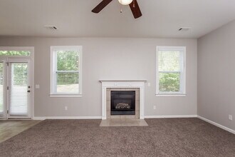 2528 Mockingbird Ln in Locust Grove, GA - Foto de edificio - Building Photo