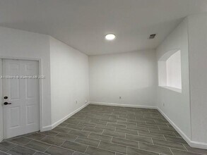 8154 NW 107th Path in Miami, FL - Building Photo - Building Photo