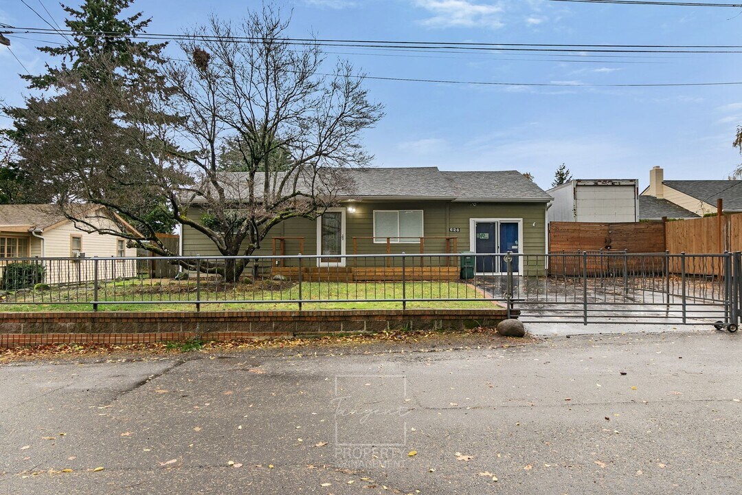 626 NE 120th Ave in Portland, OR - Building Photo