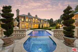 54 Beverly Park Way in Beverly Hills, CA - Building Photo