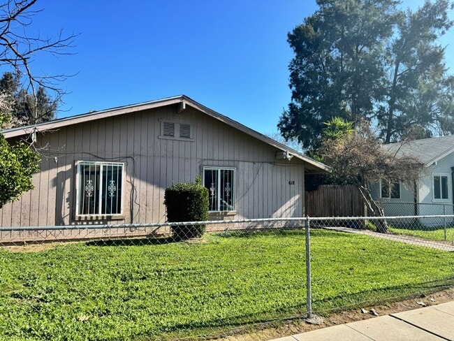 618 Mayor Ave in Fresno, CA - Foto de edificio - Building Photo