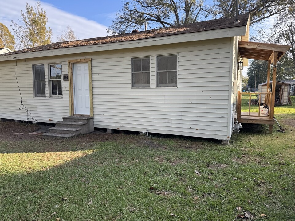 804 Westend Dr in New Roads, LA - Foto de edificio