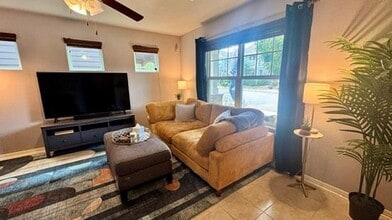 114 Friendship Oak Dr in San Marcos, TX - Building Photo - Building Photo