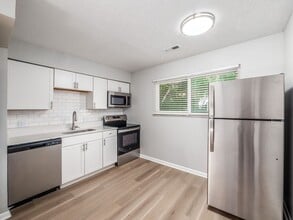 105 W 8th Ave in Columbus, OH - Building Photo - Building Photo