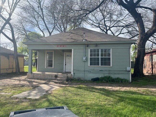 property at 804 E Calhoun Ave