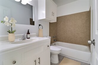 6120 S Madison Plz, Unit A in Tulsa, OK - Building Photo - Building Photo