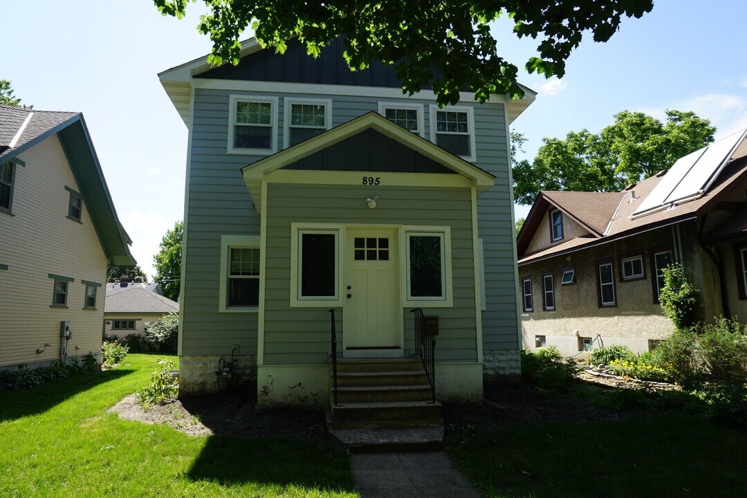 895 20th Ave SE in Minneapolis, MN - Building Photo