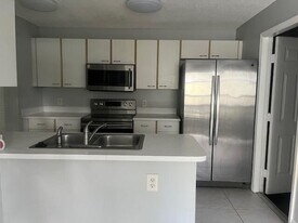 690 Via Toscana in Wellington, FL - Building Photo