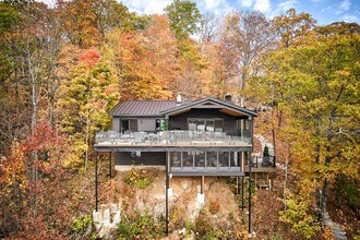 33 Chem. des Sittelles in Val-des-monts, QC - Building Photo - Building Photo