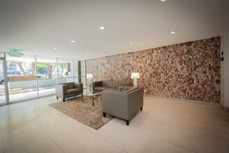 5625 Windsor Way, Unit East -05 in Culver City, CA - Foto de edificio - Building Photo
