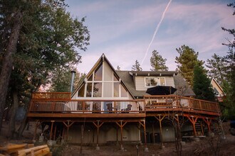 27307 Matterhorn Dr in Lake Arrowhead, CA - Building Photo - Building Photo