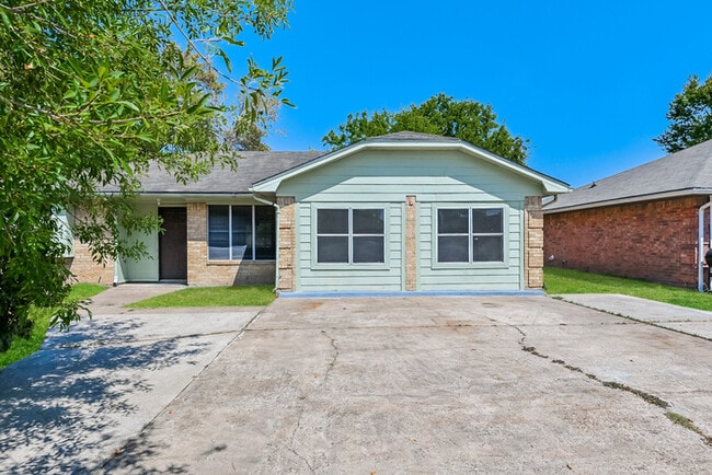 property at 7126 Kings Dr
