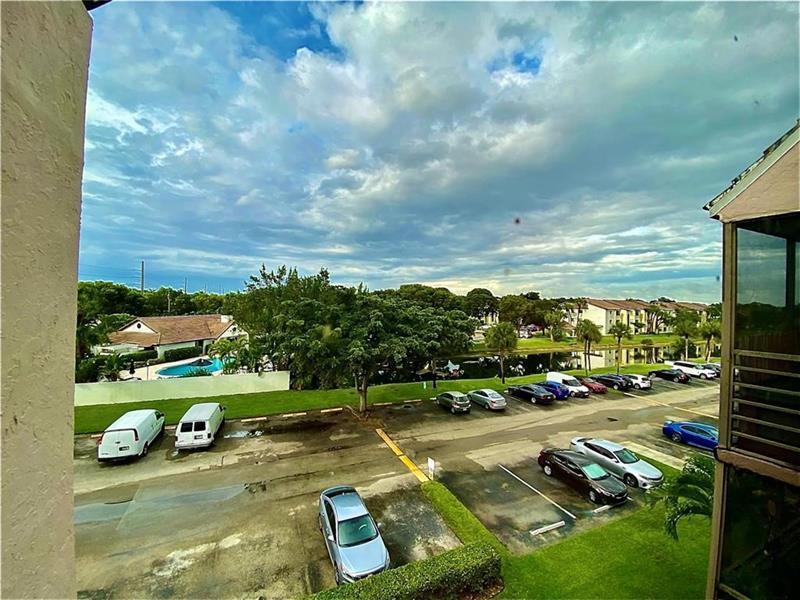 3700 N Pine Island Rd in Sunrise, FL - Building Photo