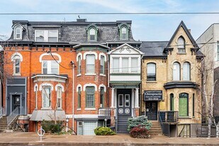 212 Carlton St. in Toronto, ON - Building Photo