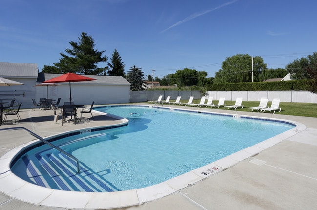 Strawberry Ridge Apartments in Waterford, NY - Foto de edificio - Building Photo